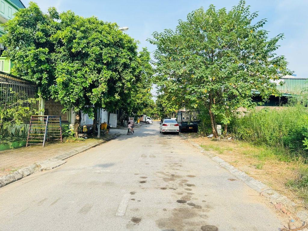 Chính chủ cần bán gấp lô đất đẹp View vườn hoa tại trung tâm khu tái định cư Trâu Qùy, Gia Lâm