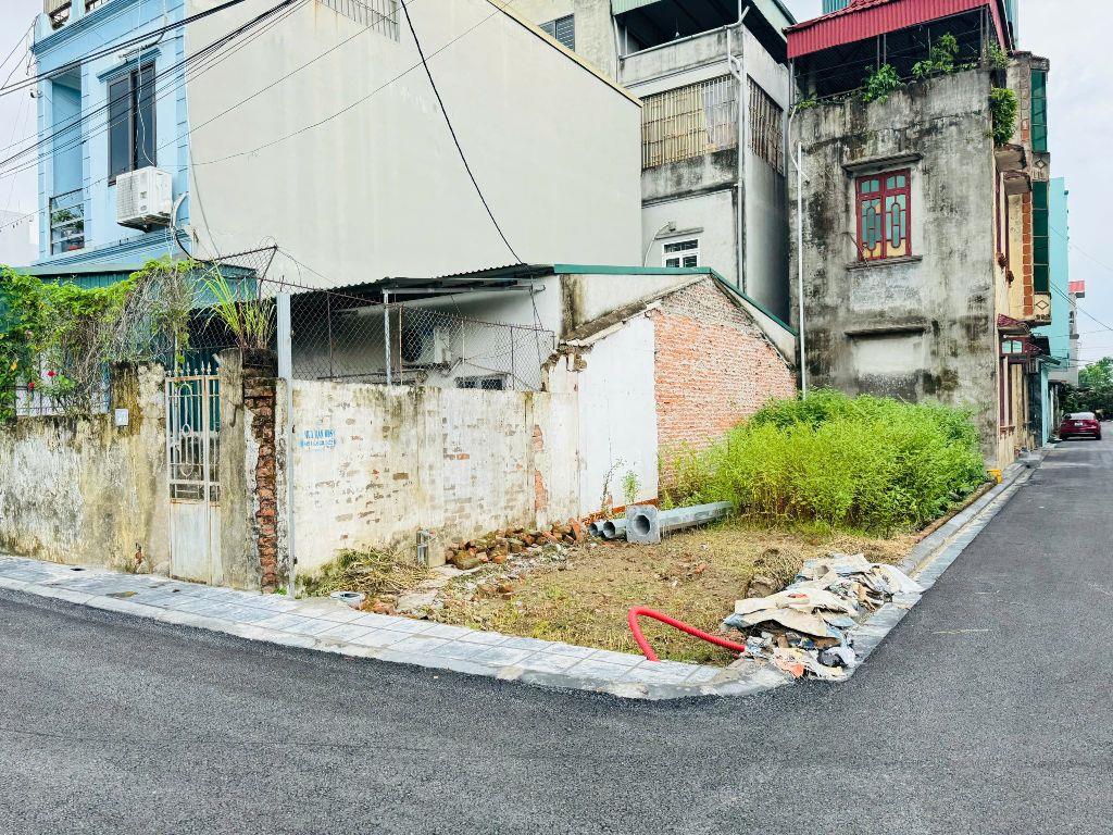Cần bán gấp mảnh đất thổ cư ba mặt thoáng tại trung tâm Trâu Qùy, Gia Lâm