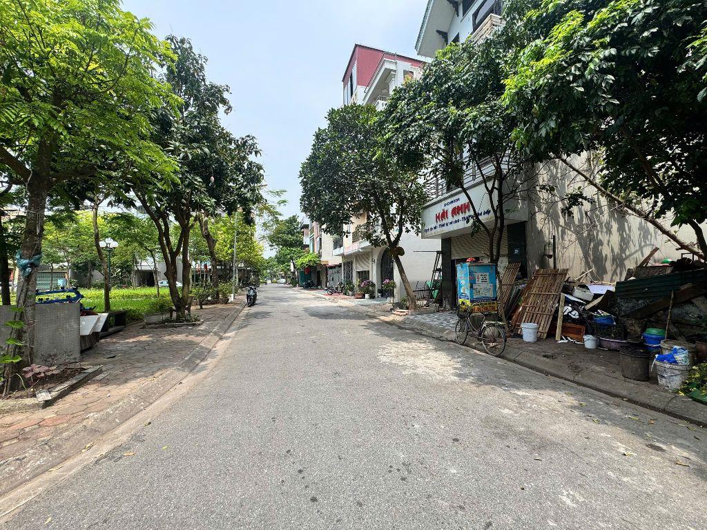 Cần tiền hạ giá bán gấp mảnh đất View vườn hoa trong khu tái định cư Giang Biên, Long Biên 