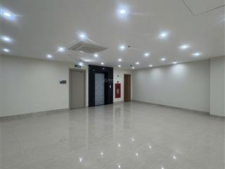 Tòa nhà văn phòng lô góc tọa lạc tại lê văn lương, nhân chính, thanh xuân, hà nội.