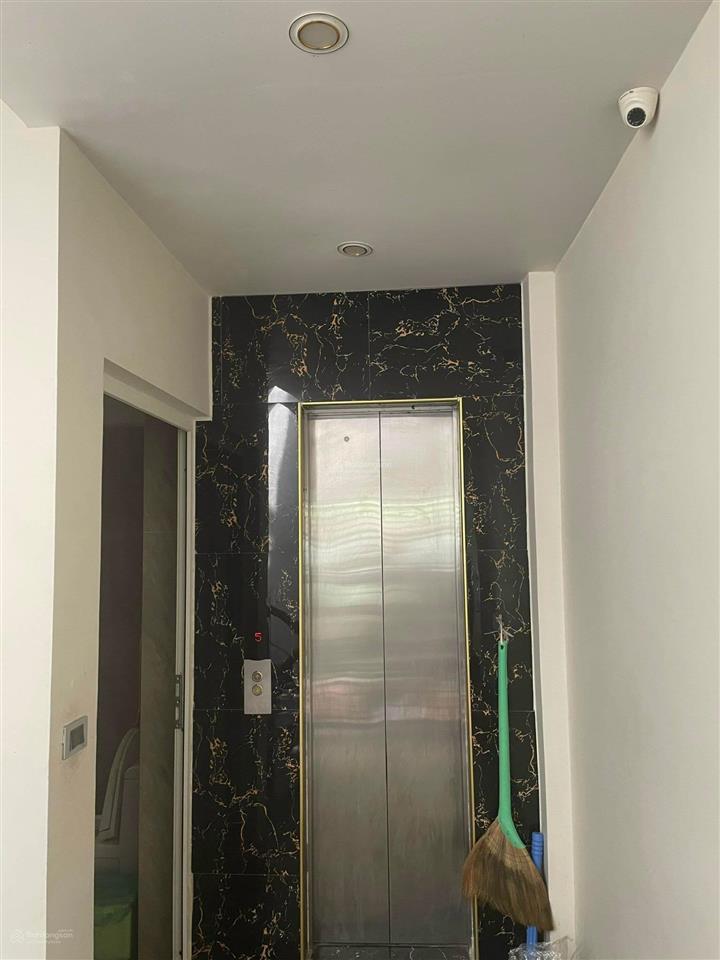 Bán tòa nhà 7 tầng phố nguyên hồng, 65m2 x 7t, mặt tiền 5m, thang máy.