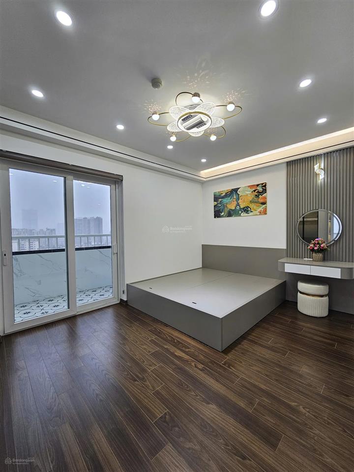 Nhà đẹp ở ngay tại tòa trung yên 1 ngã 3 trung kính, vũ phạm hàm, yên hòa, hà nội