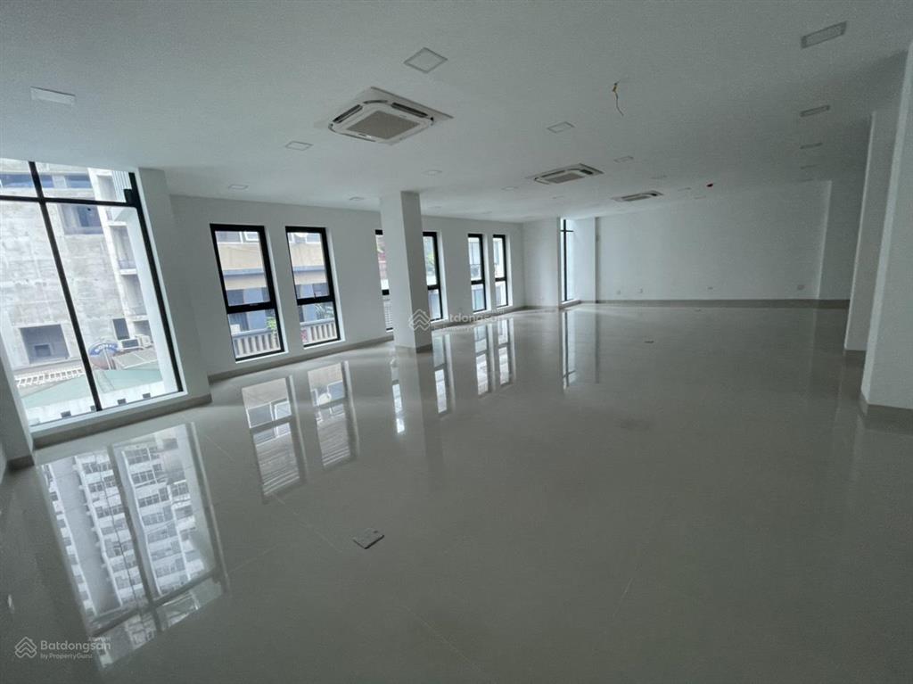 Tòa nhà văn phòng lô góc tọa lạc tại lê văn lương, nhân chính, thanh xuân, hà nội