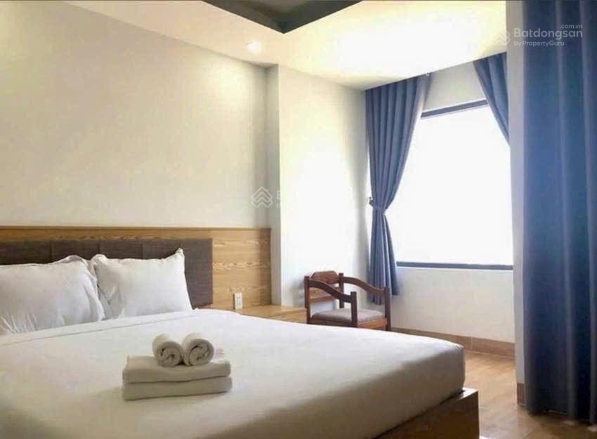 Khách sạn 2 mặt tiền đường dương hiến quyền  bắc nha trang. diện tích 164,7 m2 32 phòng