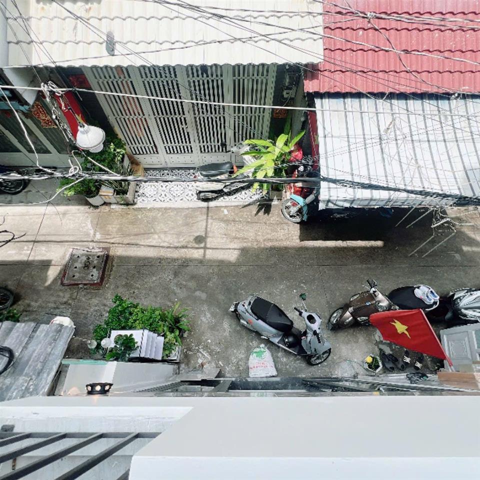 Nhà đẹp 03 tấm quận 4  không quy hoạch
