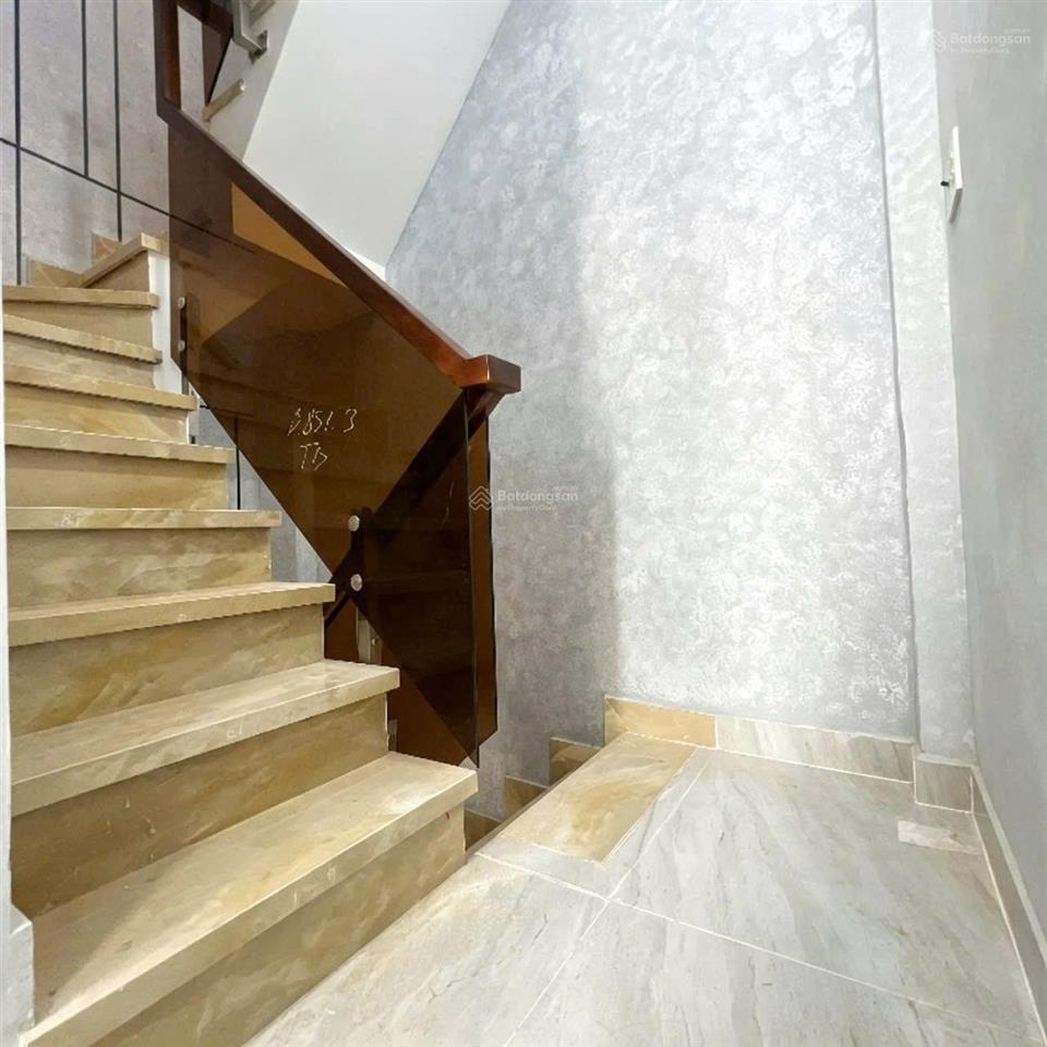 Nhà đẹp 03 tấm quận 4  không quy hoạch
