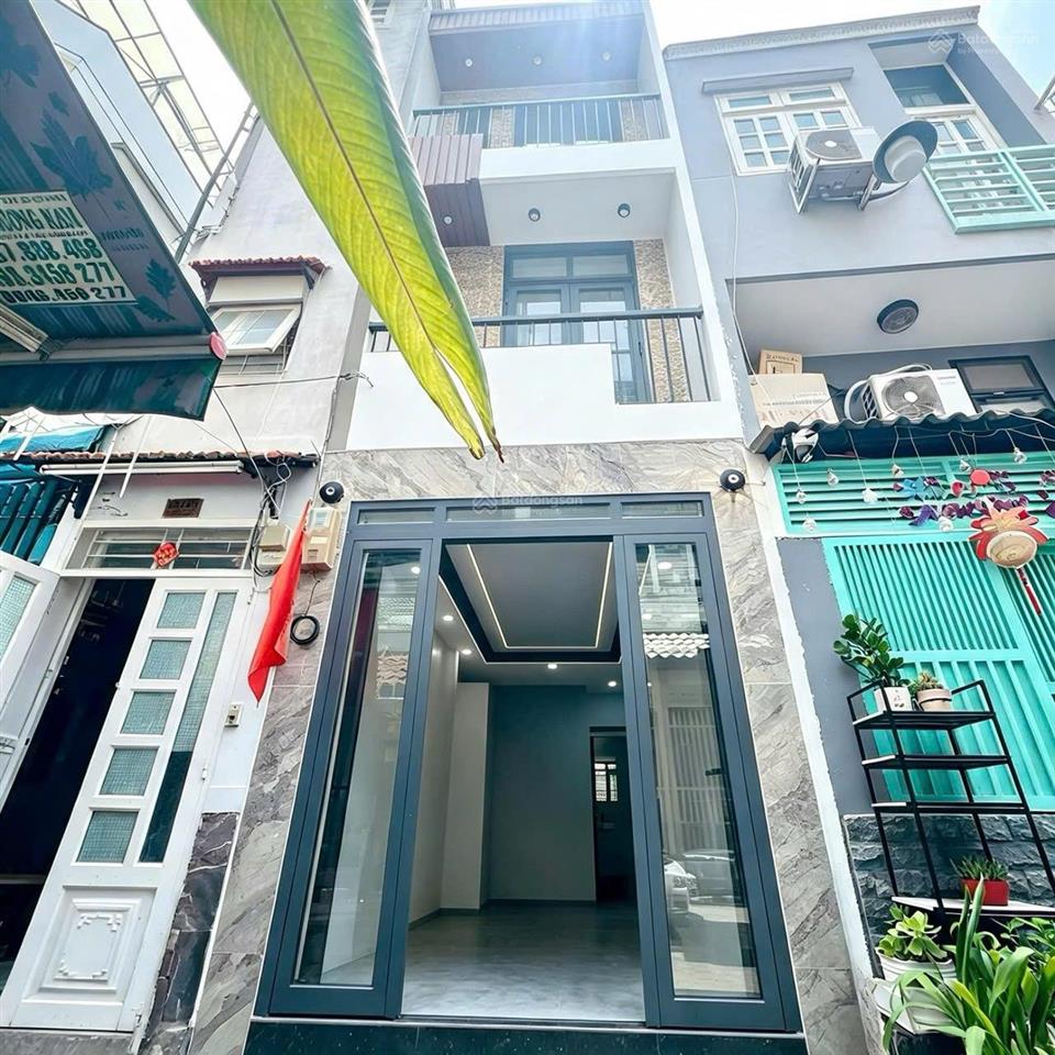 Nhà đẹp 03 tấm quận 4  không quy hoạch