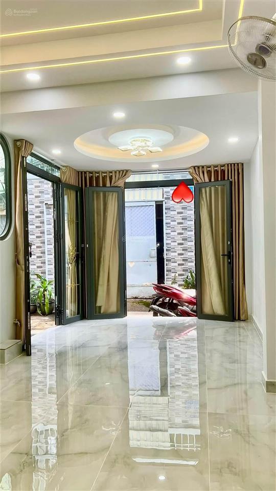 Bán nhà quận 4  không dính quy hoạch