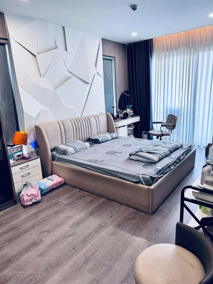 Bán gấp căn 3pn+ diamond brilliant giá 9,5 tỷ, nội thất dính tường gần full