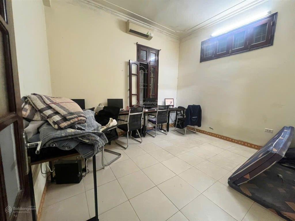 Cho thuê nhà chính chủ mặt phố nguyễn thị định 82m2 5 tầng thang máy 65t.