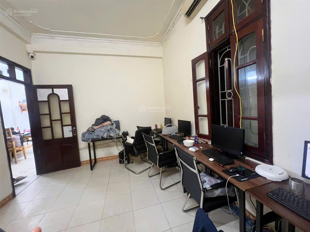 Cho thuê nhà chính chủ mặt phố nguyễn thị định 82m2 5 tầng thang máy 65t.