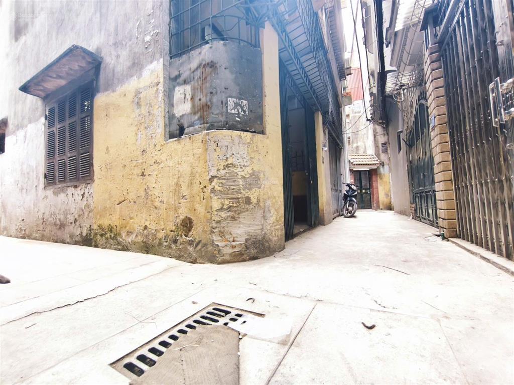 Bán nhà hoàng văn thái 32m2 5 tầng lô góc cách phố 25m.