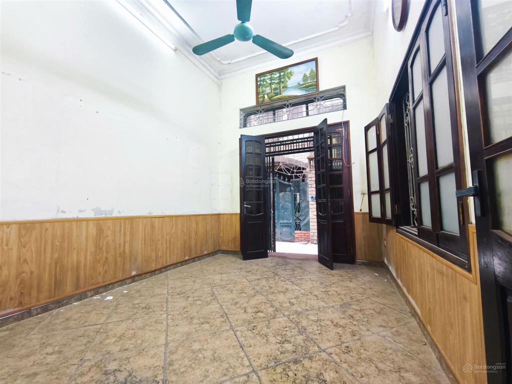 Bán nhà hoàng văn thái 32m2 5 tầng lô góc cách phố 25m.