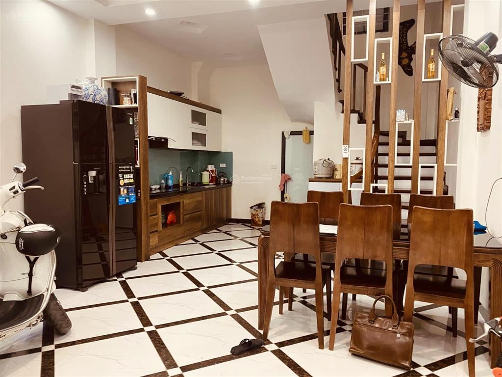 Phố nguyễn phong sắc 48m2 x 5t  ô tô  gần phố  khu víp  giá 18.1 tỷ.