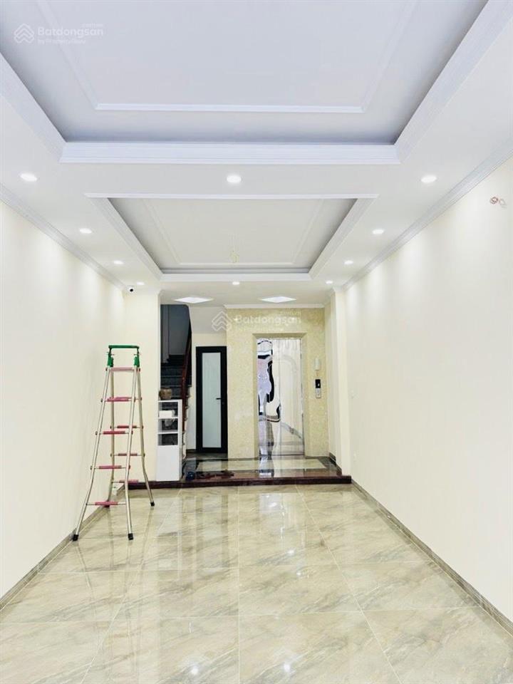 Phố hoa bằng 42m2 x 6t, thang máy, gần phố, xe 5 tạ đỗ cửa, giá 10.5 tỷ