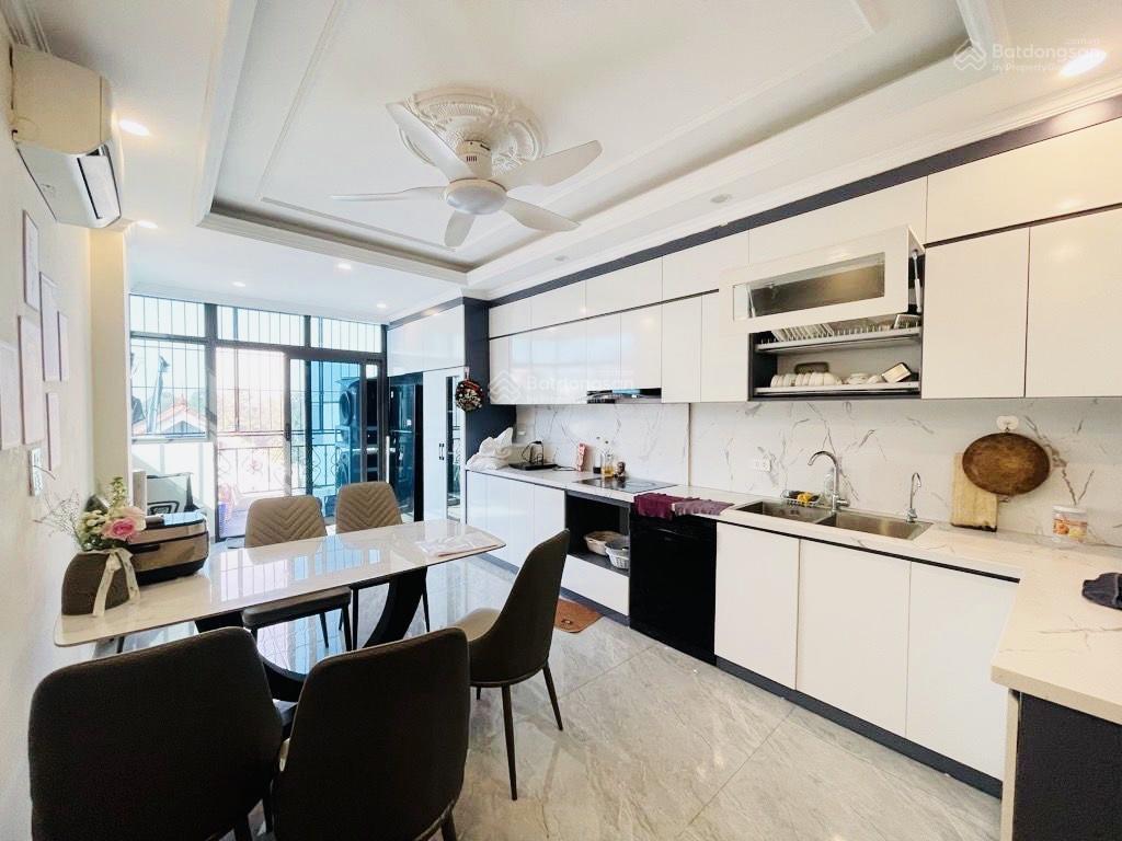 Phố hoa bằng 42m2 x 6t, thang máy, gần phố, xe 5 tạ đỗ cửa, giá 10.5 tỷ