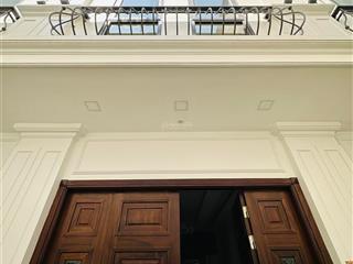 Phố hoa bằng 42m2 x 6t, thang máy, gần phố, xe 5 tạ đỗ cửa, giá 10.5 tỷ