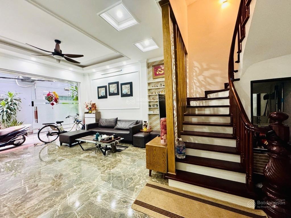 Phố nguyễn khang  50m2 x 5t  ngõ 3m thông  giá 12.75 tỷ.
