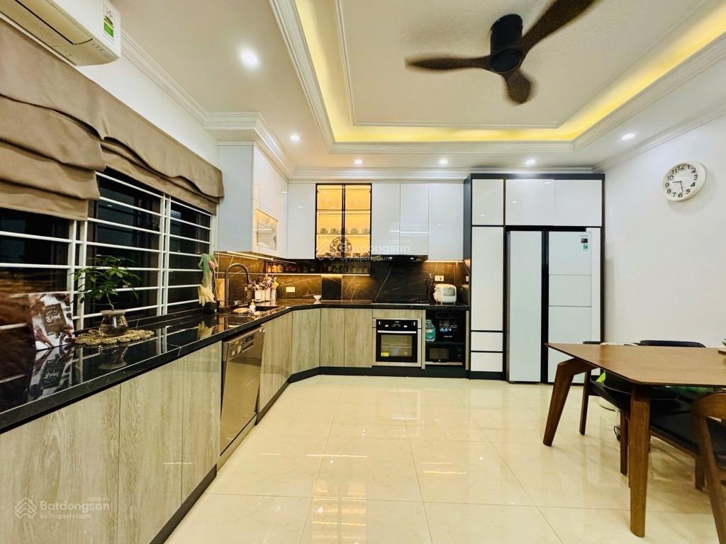 Phố nguyễn khang  50m2 x 5t  ngõ 3m thông  giá 12.75 tỷ.