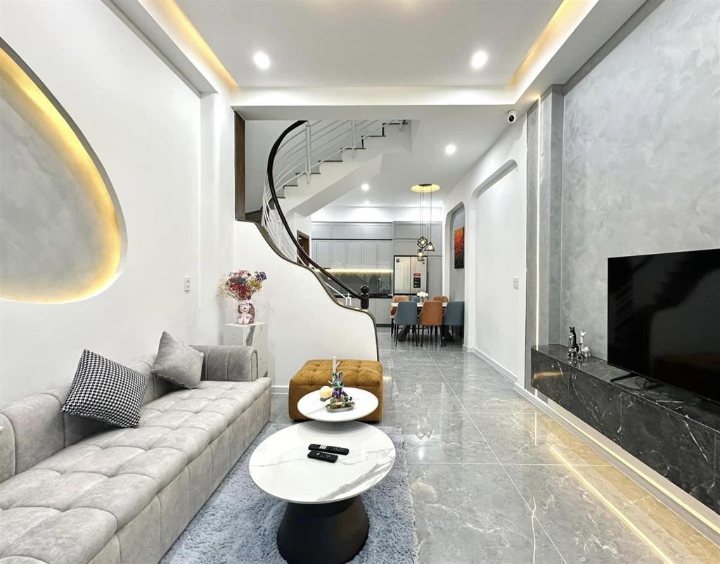 Bán nhà  phố xuân thuỷ 41m2 x 5t  gần mặt phố  giá 10.45 tỷ.