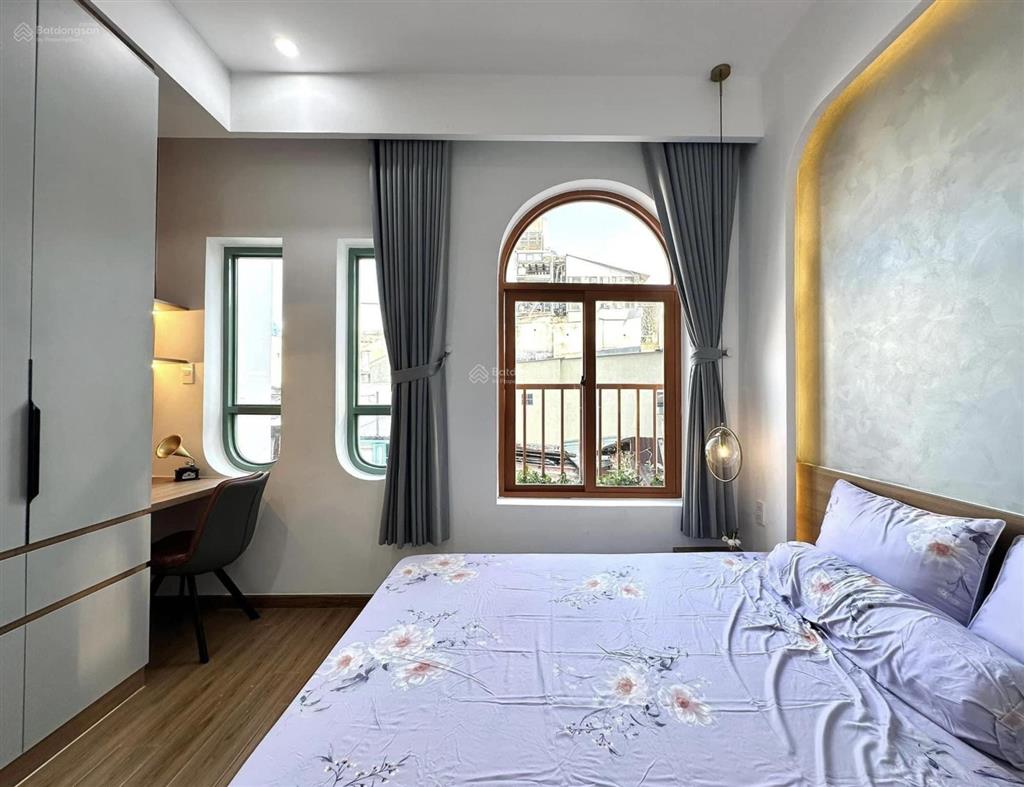 Bán nhà  phố xuân thuỷ 41m2 x 5t  gần mặt phố  giá 10.45 tỷ.