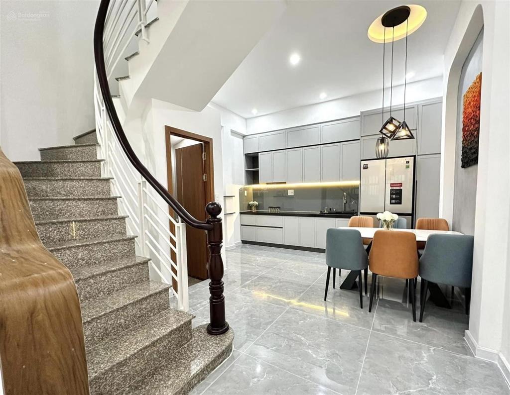 Bán nhà  phố xuân thuỷ 41m2 x 5t  gần mặt phố  giá 10.45 tỷ.