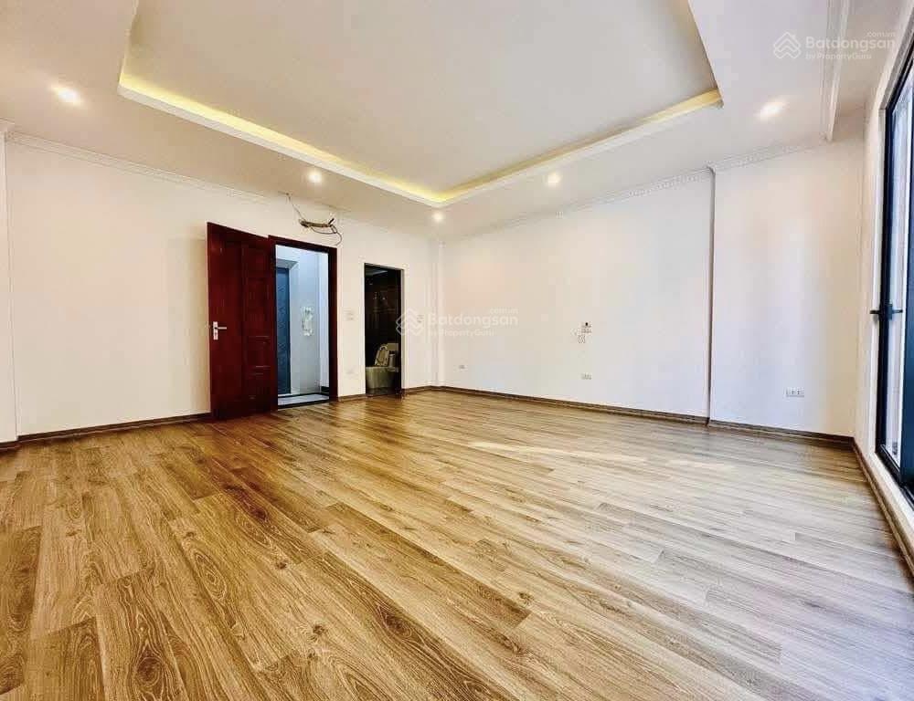 Bán nhà đẹp  phố lạc long quân 65m2 x 6t thang máy  ô tô. giá 19.7 tỷ.