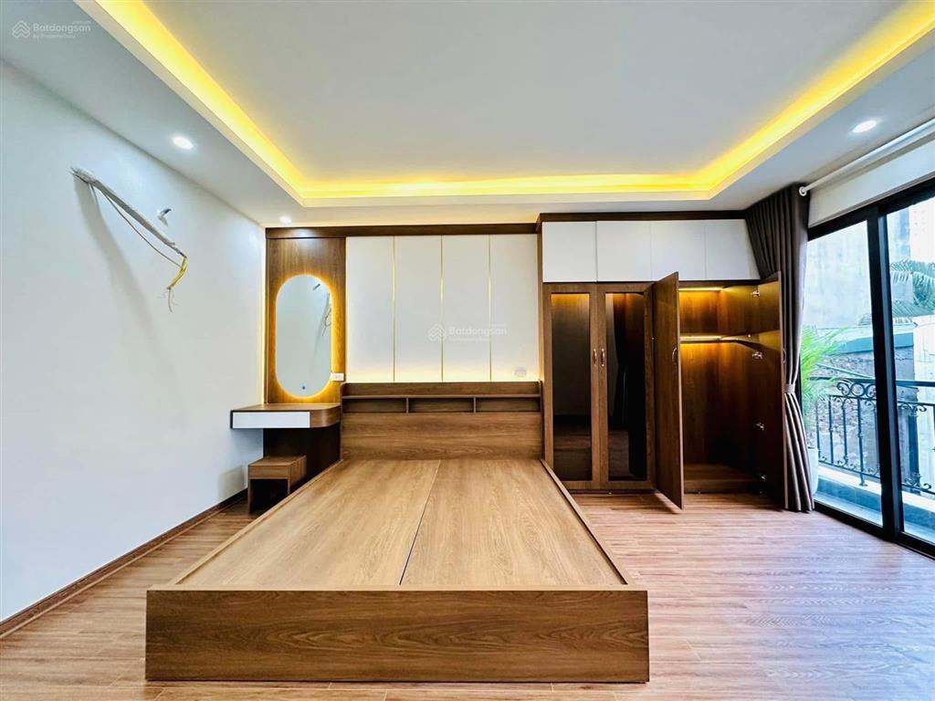 Phố nguyễn khánh toàn 55m x 6tầng  ô tô gần  6 ngủ  giá 14.8 tỷ.