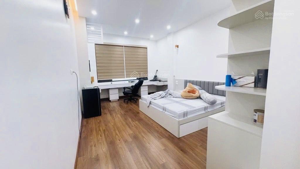 Rất hiến  đường láng 44m2 x 6t  ô tô lô góc  thang máy  giá 14.8 tỷ.