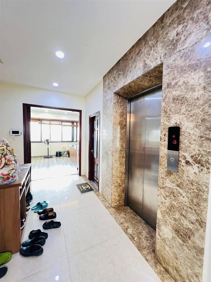 Bán nhà  phố nguyễn khánh toàn 52m x 5t thang máy  gara ô tô  giá 22.6 tỷ.