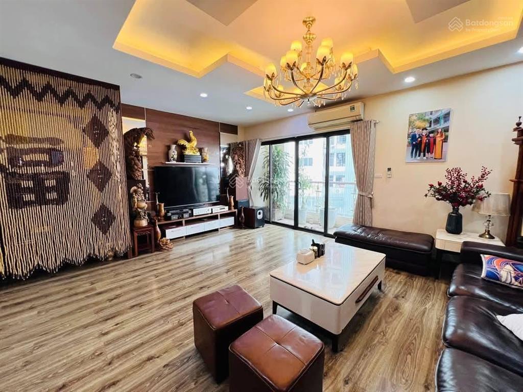 Bán nhà  phố nguyễn khánh toàn 52m x 5t thang máy  gara ô tô  giá 22.6 tỷ.