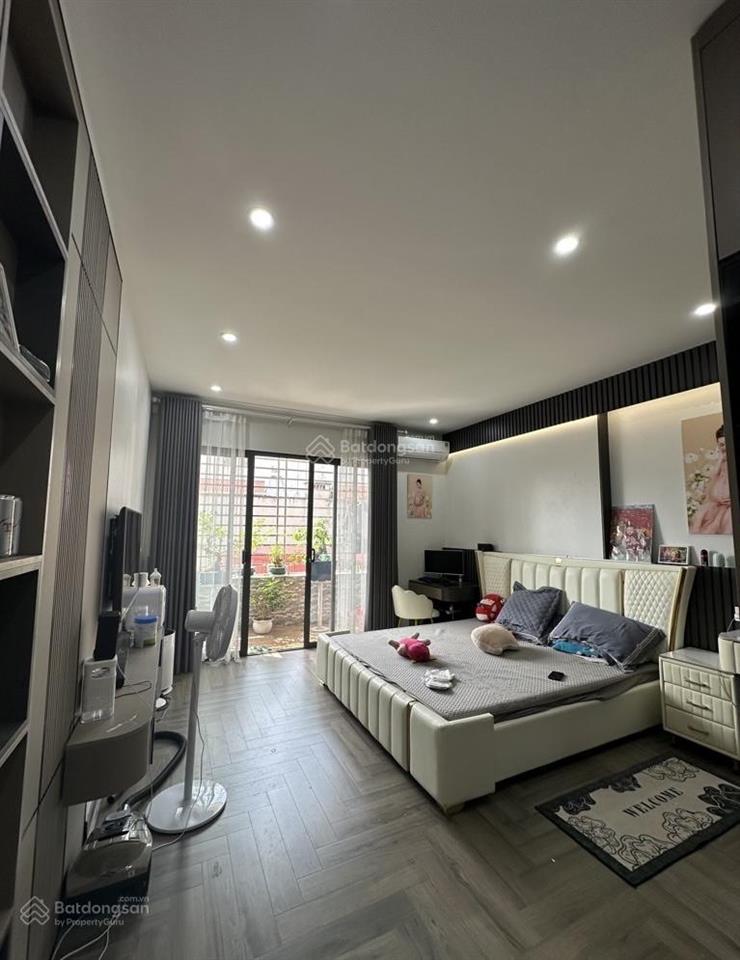 Phố phạm tuấn tài 70m x 4t  ô tô, kd  20m ra phố  giá rẻ 22.9 tỷ.