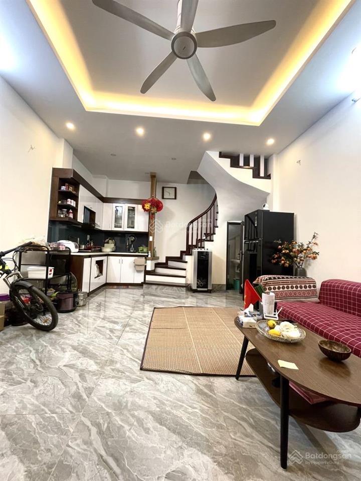 Phố trung kính  34m2 x 5t  nhà mới  3 ngủ  ô tô gần  giá 8.8 tỷ.