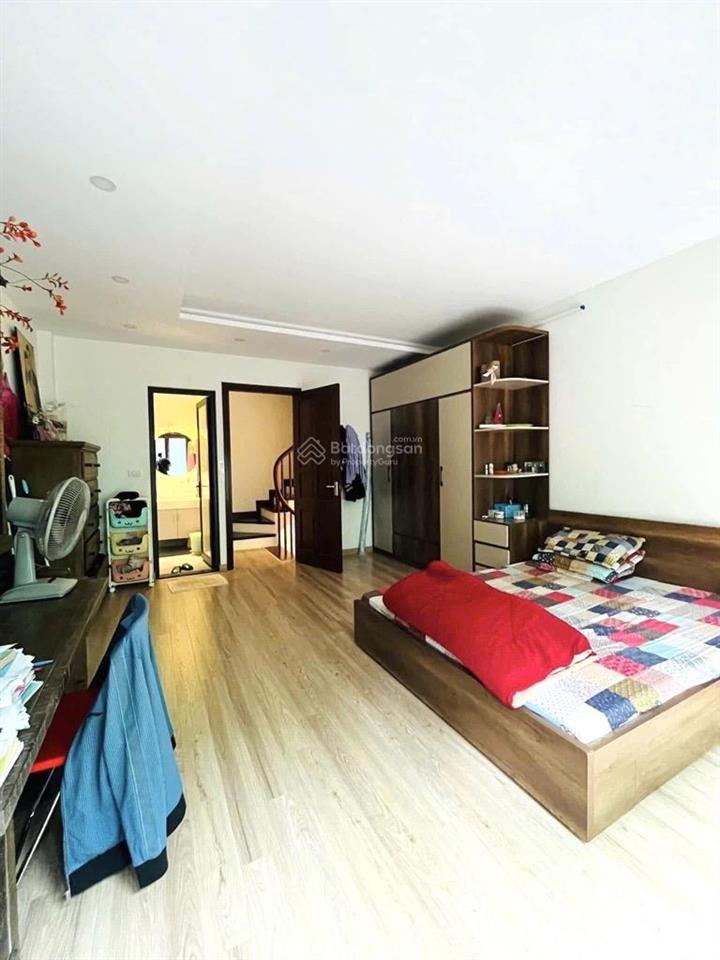 Phố trung kính  34m2 x 5t  nhà mới  3 ngủ  ô tô gần  giá 8.8 tỷ.