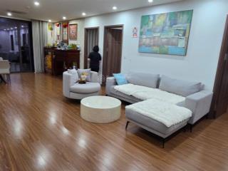 Hiếm cho thuê căn hộ 93 láng hạ. hiếm có 1 căn 3 ngủ 153m2 tầng đẹp giá 26tr/tháng.  0822 238 ***