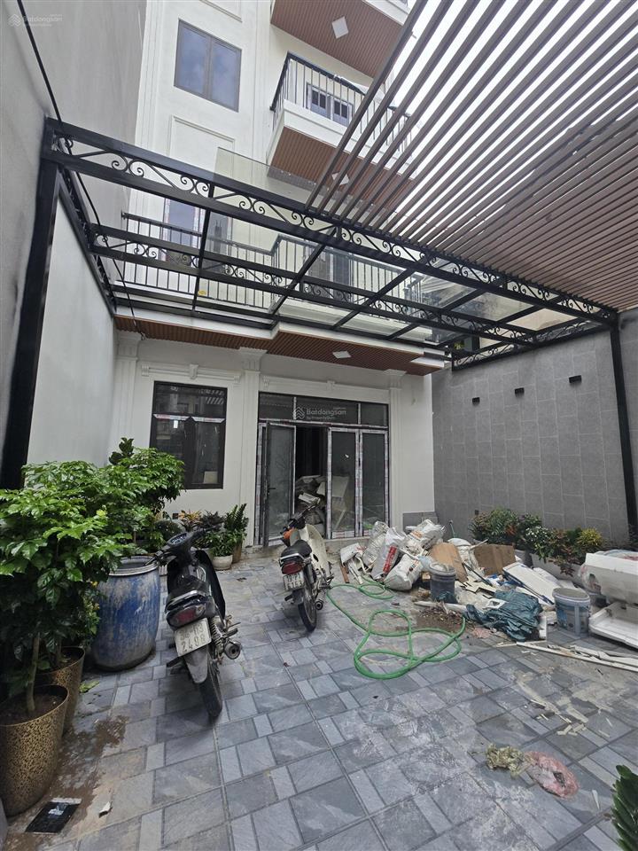 Hiếm, rẻ  dt rộng, 15.9 tỷ nguyễn văn cừ 97m2 x 7 tầng, mt 6.6m