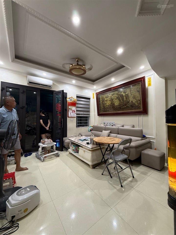 Chỉ 5,6 tỷ nhà bồ đề 5 tầng full nội thất hiếm có