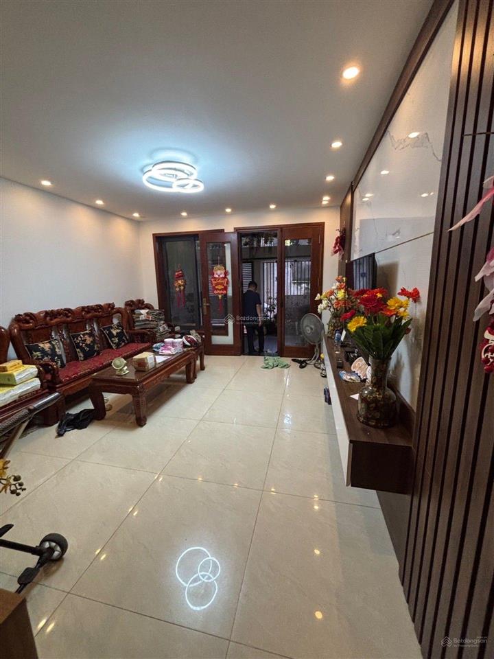 Bán nhà ngọc thụy 72m2 13 tỷ, ô tô vào, nhà dân xây