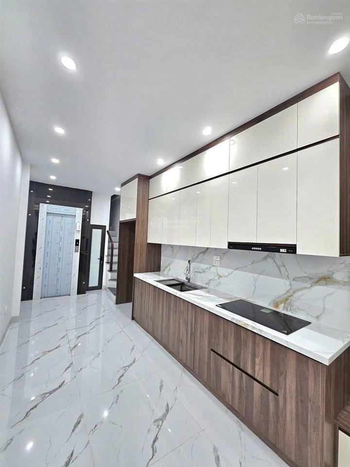 Nhỉnh 6 tỷ việt hưng có thang máy 38m2 nhà 5 tầng mới tinh