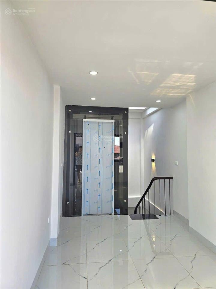 Nhỉnh 6 tỷ việt hưng có thang máy 38m2 nhà 5 tầng mới tinh