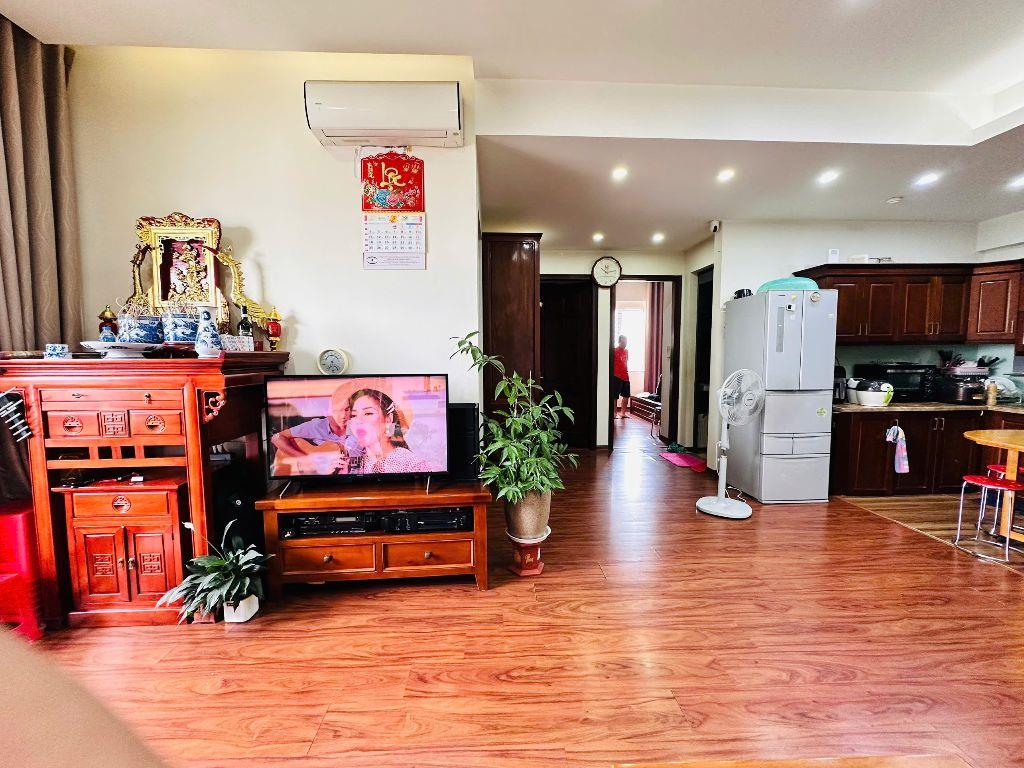 Cho thuê căn hộ KĐT ngoại giao đoàn căn góc 85m 3pn full đồ ban công ĐN view Hồ Tây