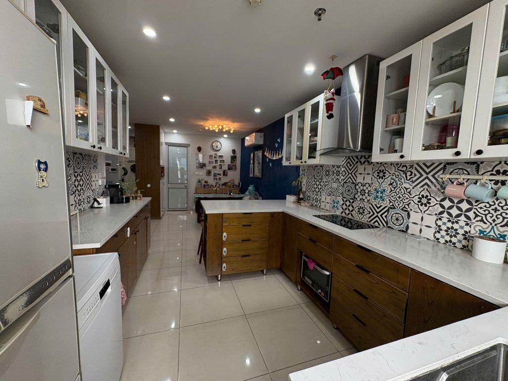 Bán căn hộ chung cư C37 Bắc Hà căn góc 115m 3pn full đồ có slot ô tô giá tốt