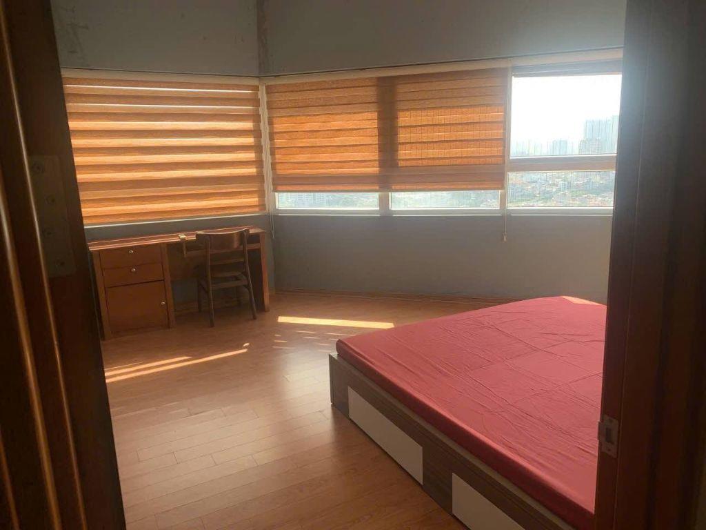 Bán căn hộ chung cư Học Viện Quốc Phòng, Tây Hồ căn góc 136m 3pn ban công ĐN view Hồ Tây