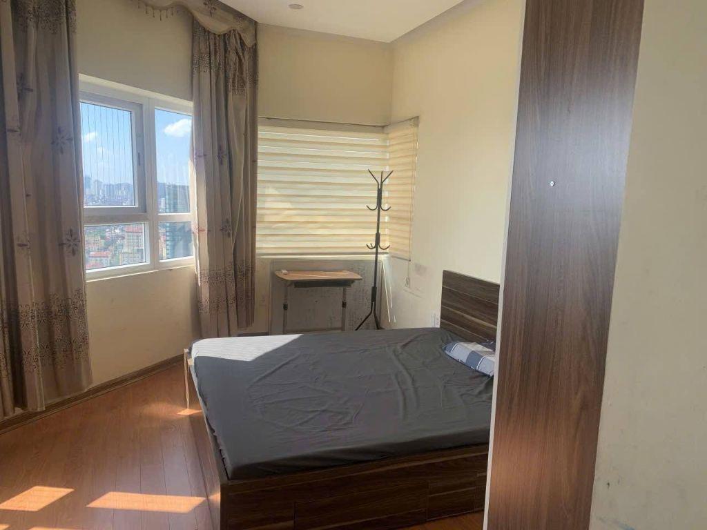 Bán căn hộ chung cư Học Viện Quốc Phòng, Tây Hồ căn góc 136m 3pn ban công ĐN view Hồ Tây