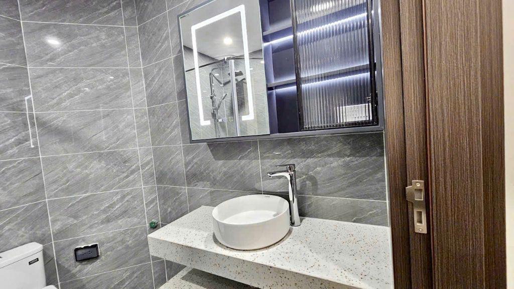 Bán căn hộ chung cư 17T1 Hoàng Đạo Thúy căn góc 119m 3pn full đồ tầng 10 nhà đẹp sẵn sổ 