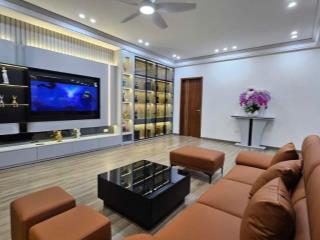 Bán căn hộ chung cư 17T1 Hoàng Đạo Thúy căn góc 119m 3pn full đồ tầng 10 nhà đẹp sẵn sổ 