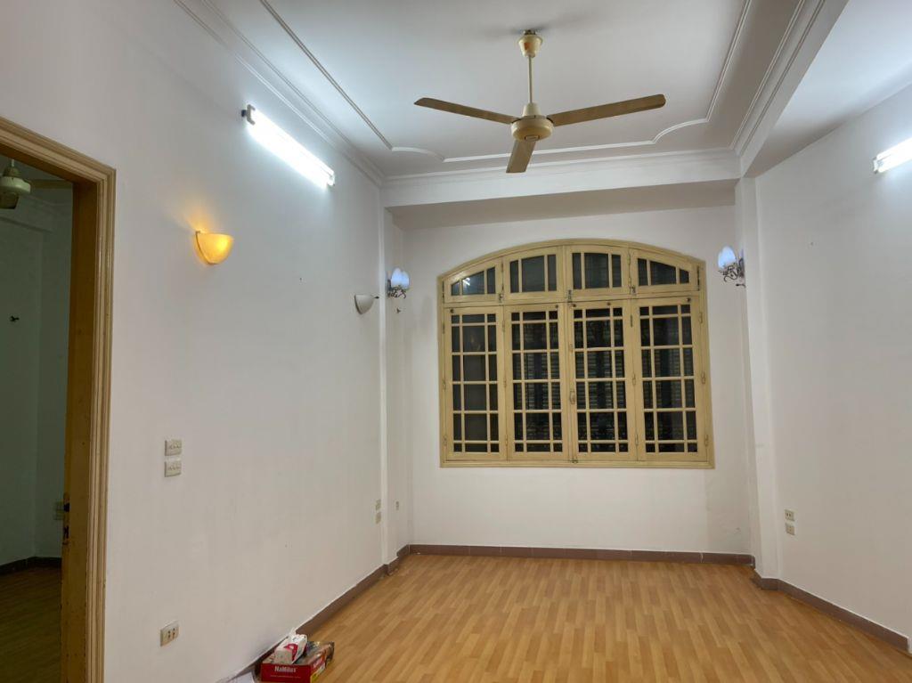 Cho thuê nhà phân lô Nguyễn Chí Thanh, Đống Đa 60m x5T mặt tiền 7m đường ô tô thông 27tr