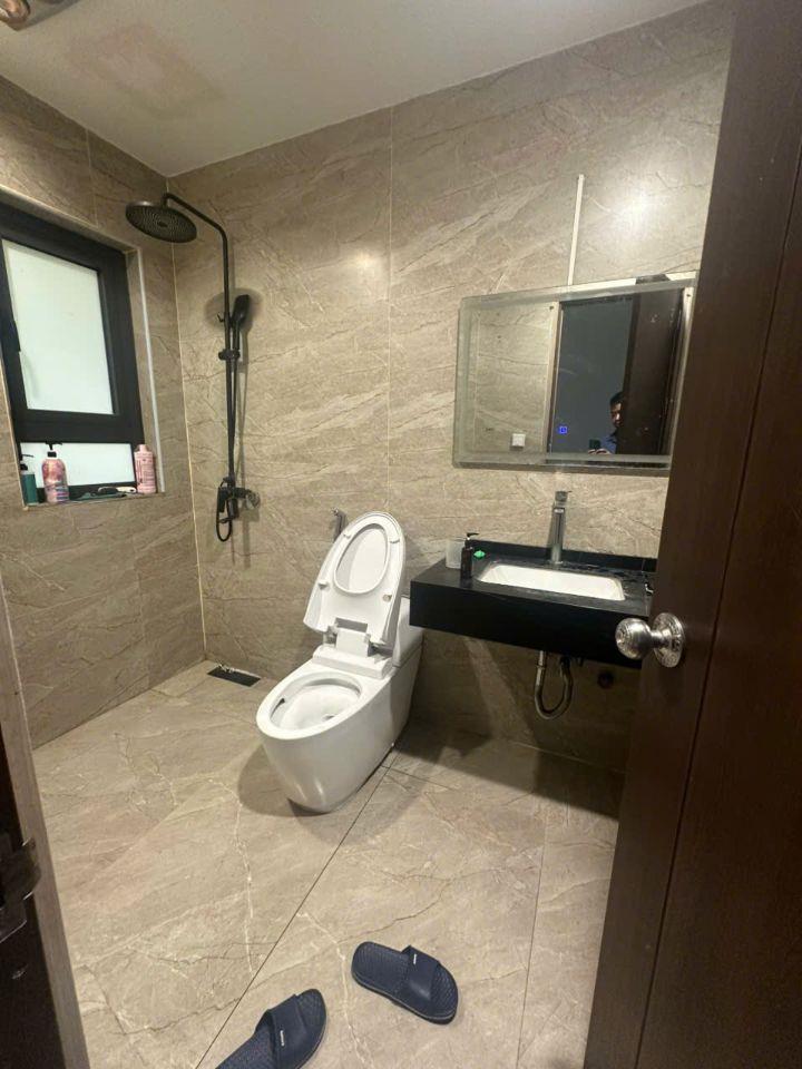 Bán gấp căn hộ chung cư CT2 Đỗ Nhuận căn góc 147m 3pn full đồ view công viên Hòa Bình