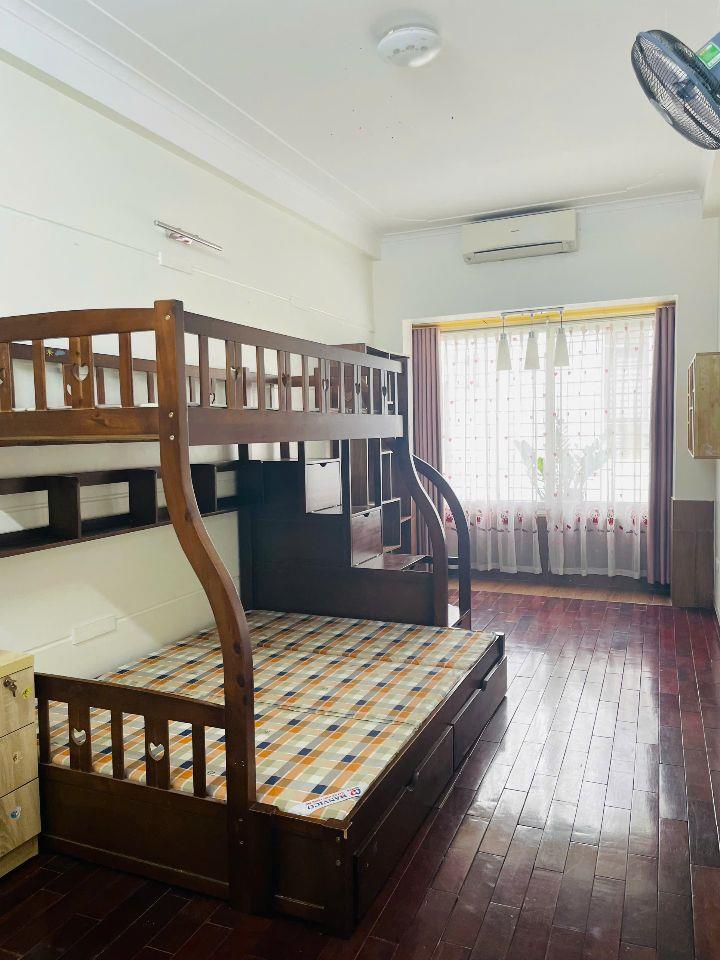Cho thuê nhà riêng phố Hoàng Văn Thái, Thanh Xuân 40m x4T ô tô đỗ trong nhà sẵn nội thất