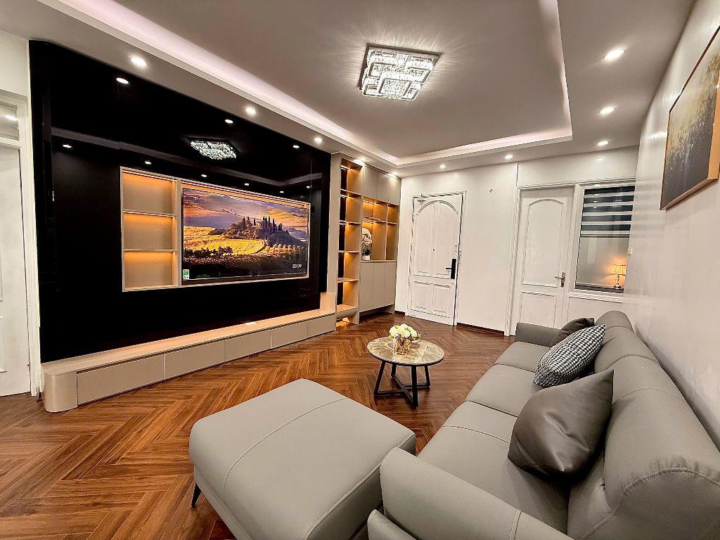 Bán căn hộ chung cư 18T1 Lê Văn Lương căn tầng cao 117m 3pn full đồ giá 9,2 tỷ bao phí